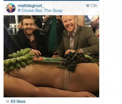 femei goale 3_192556.jpg