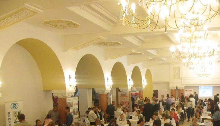 BRAŞOV. 980 candidaţi pe 1.367 de locuri de muncă 2 bursaabsolventi2015.jpg