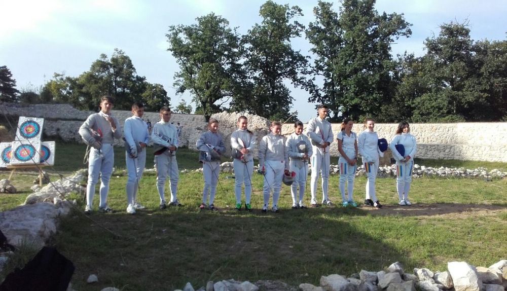 BRAȘOV. „FlashMob Romania 2015”. Micii scrimeri din Brașov și-au întâlnit idolii - Galerie FOTO 8 img-20150917-wa0001.jpg
