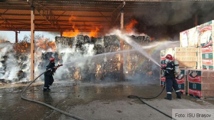 BRAȘOV. Incendiu la o hală de pe Calea Feldioarei!!! (FOTO) 2 incendiu calea feldioarei 2_194801.jpg