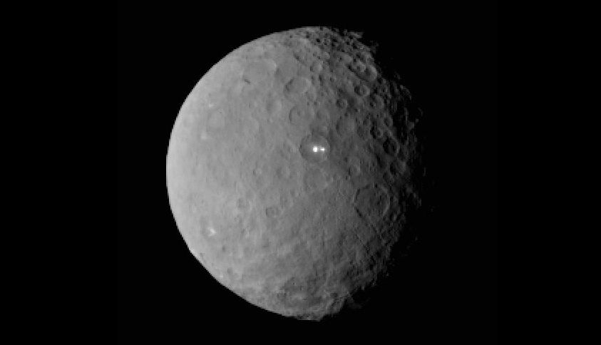 Mister. NASA nu poate explica petele strălucitoare de pe Ceres! 2 nasaceres1.jpg