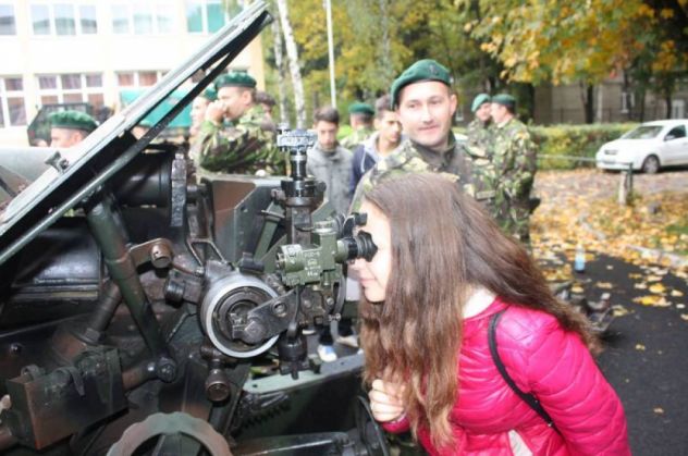 Ziua Armatei in scoli10_196643.jpg