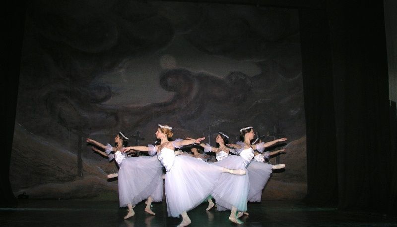 baletgiselle2.jpg