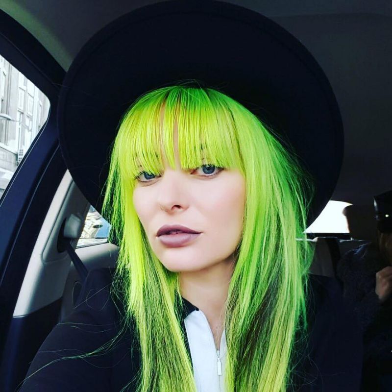 UAU. Delia, ce schimbare de look!!! 2 delia_4.jpg