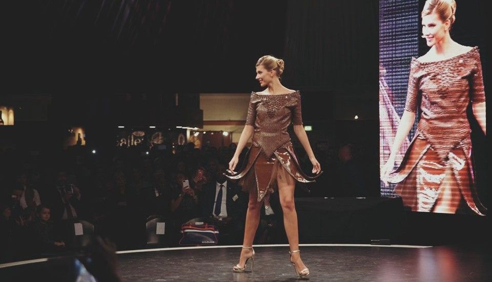 DULCE. Haine făcute din CIOCOLATĂ 2 hainaciocolata.jpg