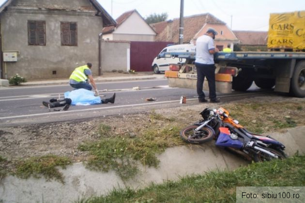 TRAGEDIE pe două roți și în Sibiu! O tânără de 18 ani și-a pierdut viața (FOTO) 3 accident motocicleta sibiu 3_198333.jpg