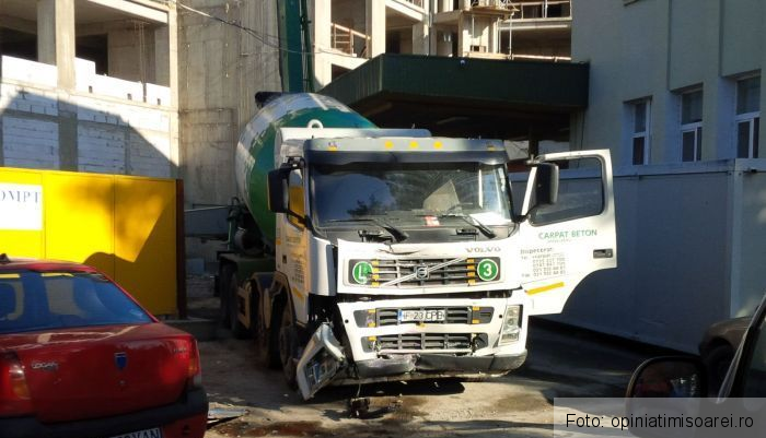 Accident GRAV în Timişoara! 17 oameni au fost răniţi (FOTO) 3 autocisternatimisoara.jpg