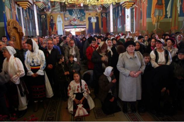 credinciosi Biserica Noua_198536.JPG