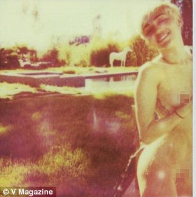 FOTO „HOT”. Miley Cyrus, iar în pielea goală!!! 3 cyrus2_2.jpg