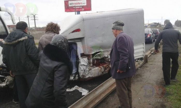 Accident între două autoturisme și o betonieră! (FOTO) 2 accident constanta 2_201642.jpg