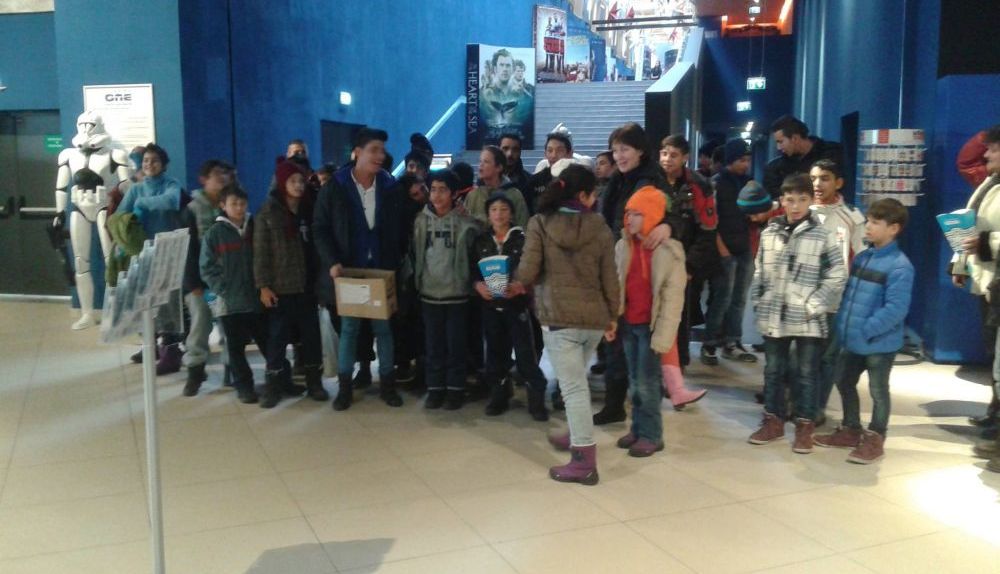 BRAŞOV. Peste 40 de orfani, duşi prima oară la cinema 3D 2 copiilafilm.jpg