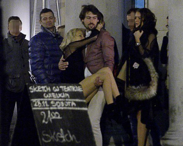 UPS - FOTO. S-a îmbătat crunt și i s-a văzut... O jucătoare cunoscută de tenis s-a făcut de rușine!!! 2 drunk.jpg