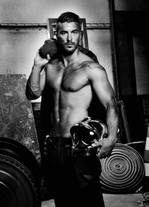 Calendar „fierbinte“ cu pompieri francezi! 7 french-firemen-calendar-2016-pompiers-sans-frontieres-fred-g