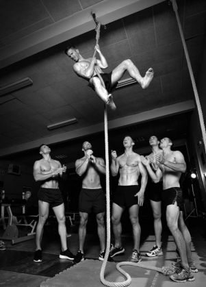 Calendar „fierbinte“ cu pompieri francezi! 5 french-firemen-calendar-2016-pompiers-sans-frontieres-fred-g