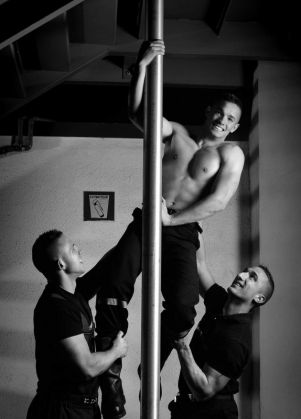 Calendar „fierbinte“ cu pompieri francezi! 6 french-firemen-calendar-2016-pompiers-sans-frontieres-fred-g
