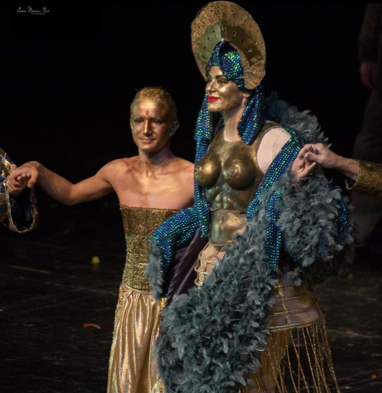 UAU. Maia Morgenstern, în sutien din tablă!!! 2 maia1.jpg