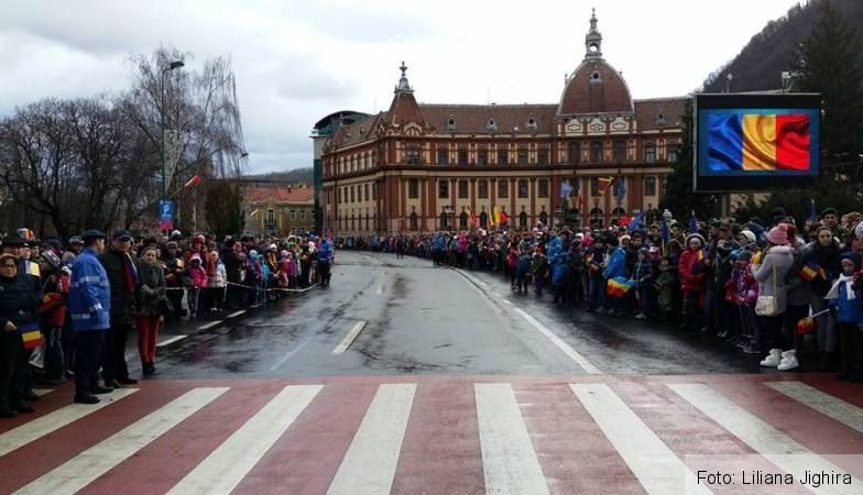 Brașov. Paradă militară pe Bulevardul Eroilor - GALERIE FOTO 9 parada1decembrie2015.jpg