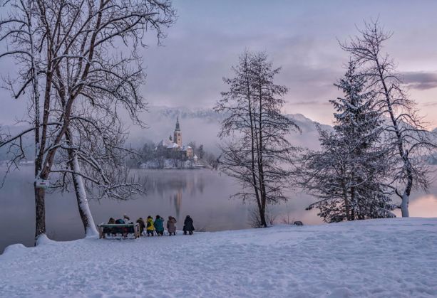 i-photographed-lake-bled-on-a-fairytale-winter-morning-5__88