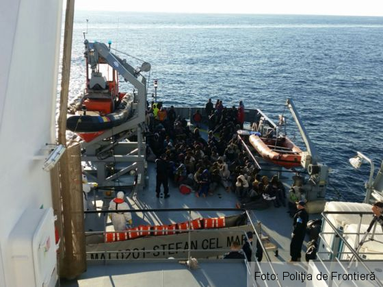 119 migranţi au fost salvaţi de la înec de o navă românească (FOTO) 4 migranti salvati 4_203614.jpg