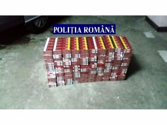 Reţinuţi pentru contrabandă cu ţigări, în urma unui control pe DN 17 3 tigari politie 2_202392.jpg