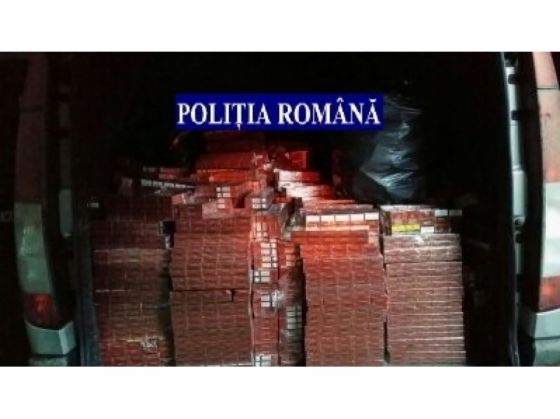 Reţinuţi pentru contrabandă cu ţigări, în urma unui control pe DN 17 2 tigari politie 3_202393.jpg