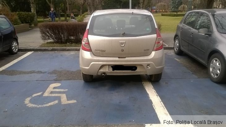 BRAȘOV. Ați parcat cumva pe locurile rezervate celor cu dizabilități? 2 01_204722.jpg