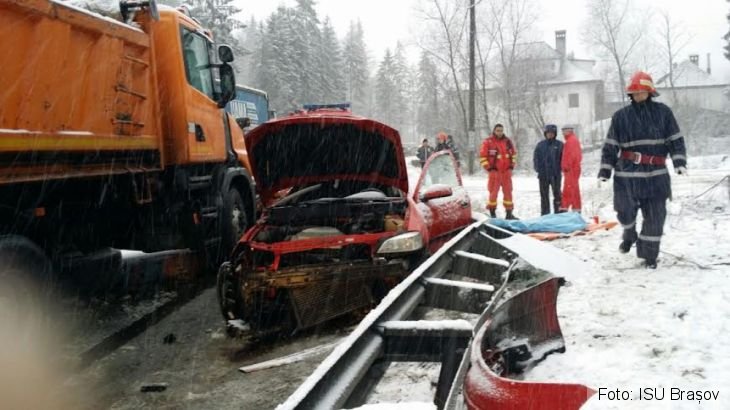Update. BRAȘOV. Imagini de la accidentul mortal de la Timişu` de Sus. În acelaşi loc, Șerban Huidu a provocat un accident mortal în 2011! 3 285ba0a0-f70e-4468-86d6-899476d26224_204264.jpg