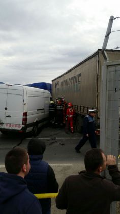 Accident între Brașov și Ghimbav - GALERIE FOTO 3 IMG-20160219-WA0001_205422.jpg