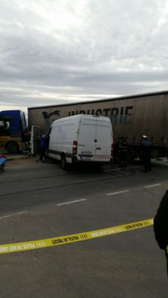 Accident între Brașov și Ghimbav - GALERIE FOTO 5 IMG-20160219-WA0004_205424.jpg