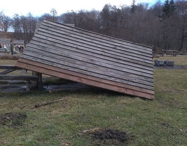 BRAŞOV. Pericolul de la Lacul Noua. GALERIE FOTO 3 lacnoua003.jpg