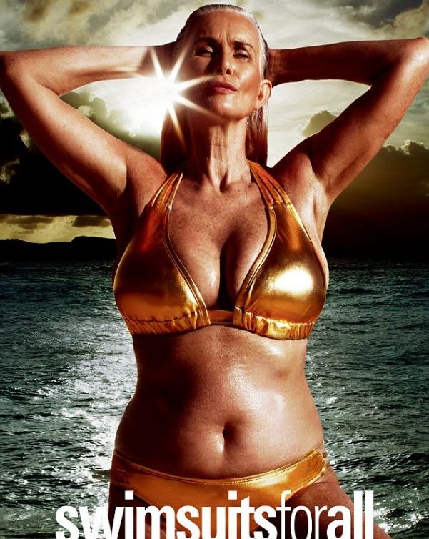 Are 56 de ani şi a pozat în costum de baie pentru Sports Illustrated 2 model56deani.jpg