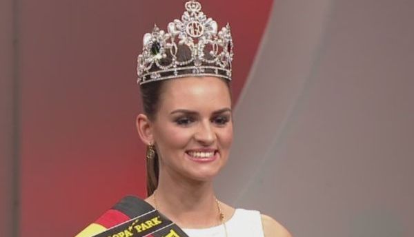 Profa de RELIGIE a câştigat concursul de Miss 2 profa_2.jpg