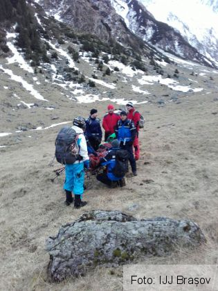 BRAȘOV. Tânăr accidentat în masivul Făgăraș, salvat de jandarmi și salvamontiști 2 10_206691.jpg