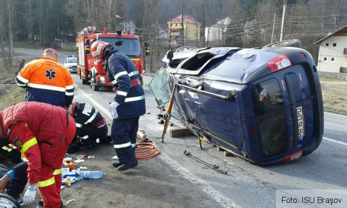 Update BRAŞOV. Victimele accidentului de la Predeal au fost duse la spital (FOTO) 2 583fd730-4574-4a92-bd3c-d86f3bbf9e65_207304.jpg