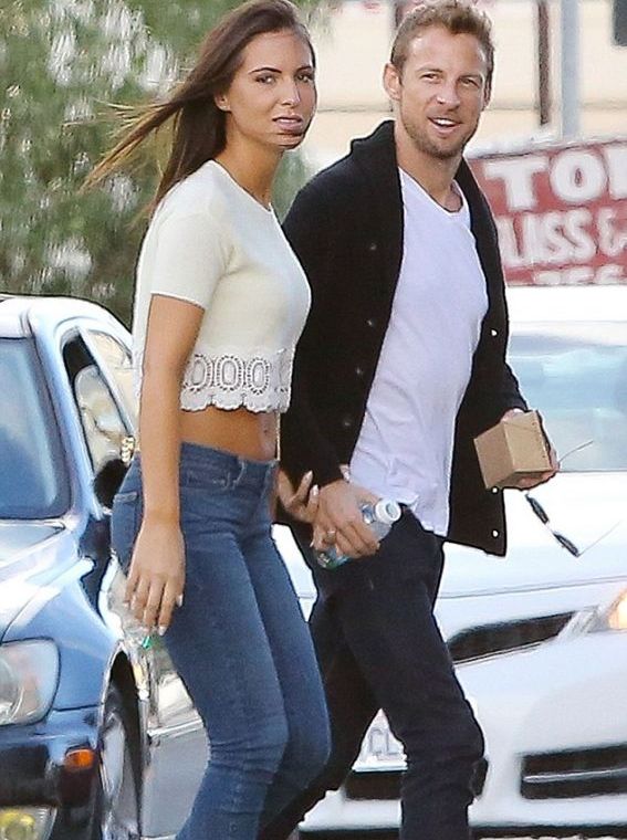 A pozat în Playboy şi acum se iubeşte cu pilotul Jenson Button 2 button.jpg