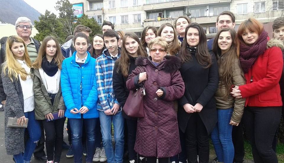 BRAŞOV. Octav Bjoza este supărat pe Biserica Ortodoxă şi pe Inspectoratul Şcolar 8 luminitacocossieleviilamonument.jpg