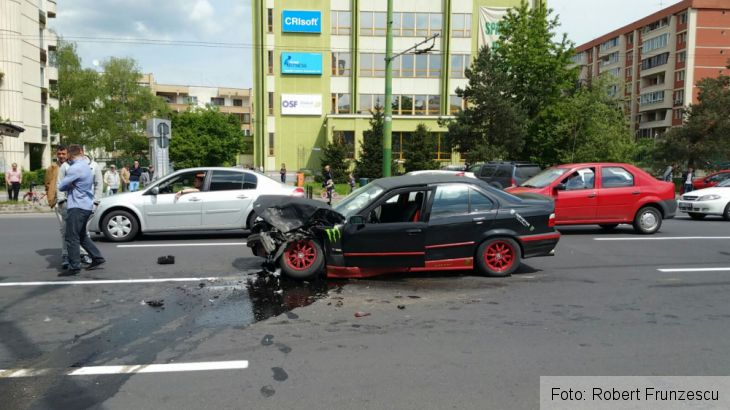 BRAȘOV. Accident în centrul orașului, pe Bulevardul Mihail Kogălniceanu. GALERIE FOTO 2 3_210866.jpg