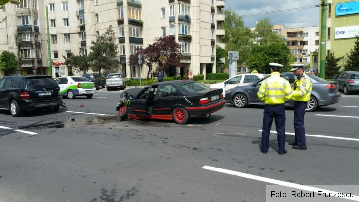 BRAȘOV. Accident în centrul orașului, pe Bulevardul Mihail Kogălniceanu. GALERIE FOTO 4 5_210869.jpg