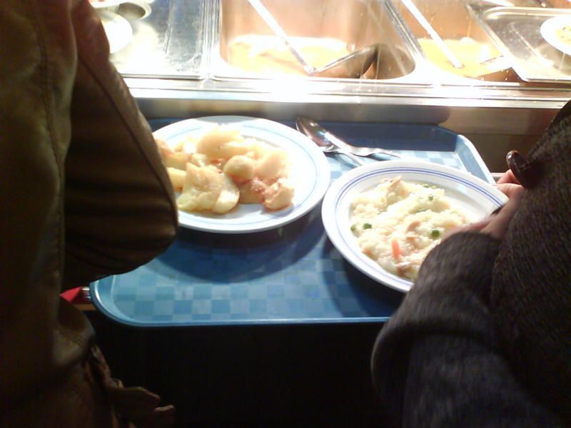 BRAŞOV. Fundaţia „Bucuria Darului” a câştigat Campionatul de Bine cu proiectul „Salvează o viaţă cu 5 lei”. 2 cantinamancare.jpg