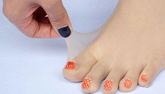 INVENŢIE. Japonezii au creat ciorapii cu „pedichiură” (FOTO) 3 ciorapi2.jpg