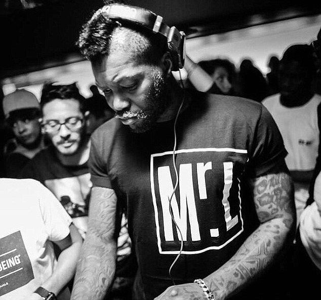 Un fost fotbalist a deschis concertul lui Mariah Carey 3 cissedj.jpg