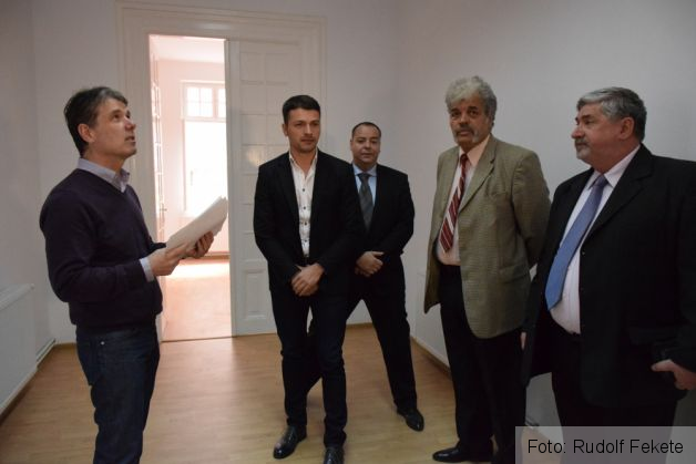 cladirePrundului1aprilie 06_209175.JPG