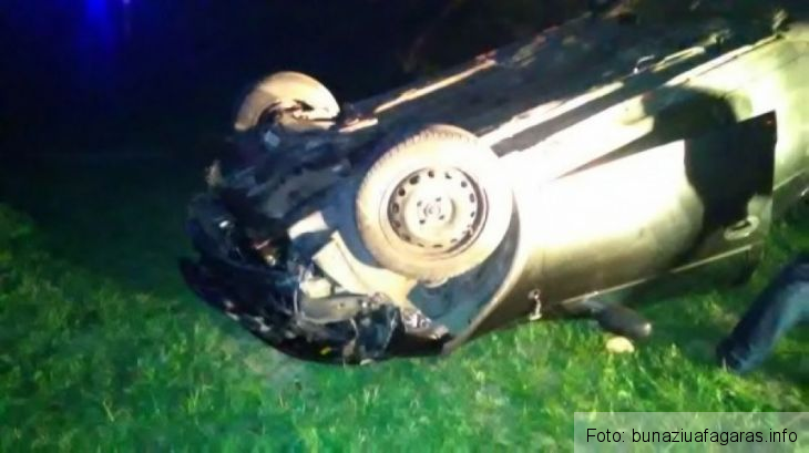 BRAŞOV. A scăpat teafăr deşi a lovit un parapet şi s-a răsturnat cu maşina în afara şoselei! 2 rasturnat fagaras 2_209085.jpg