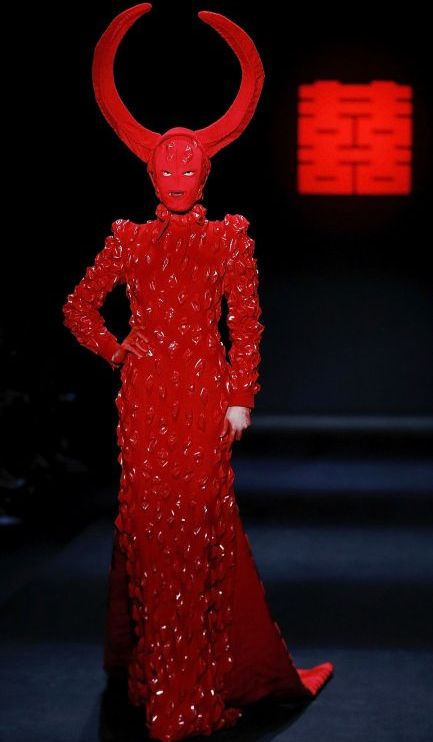 Prezentare de modă HORROR (FOTO) 3 rosu2.jpg