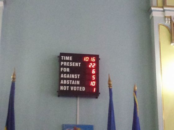 BRAŞOV. Elevii de-a X-a de la „Andrei Mureşanu” au votat legea antifumat 4 tabela vot CJ_210151.jpg