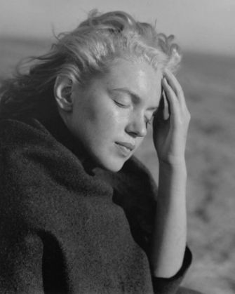 young-marilyn-monroe-norma-jeane-dougherty-andre-de-dienes-m
