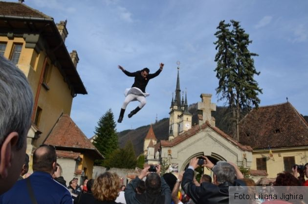 Aruncarea in tol (19)_211396.JPG