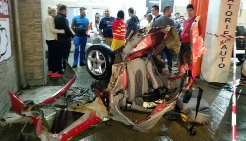 Un copil a murit în urma coliziunii dintre două autoturisme (FOTO) 2 masinarupta_2.jpg