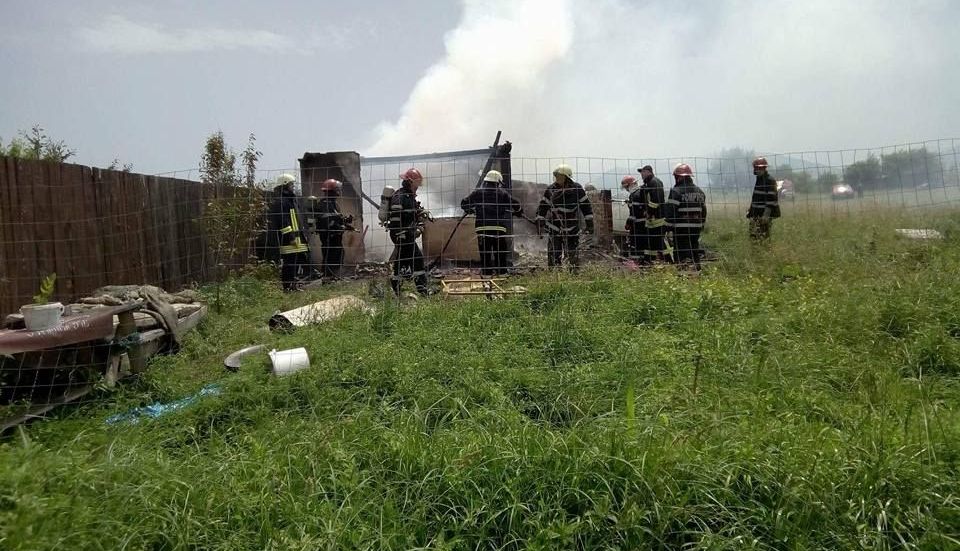 BRAȘOV. Șase oameni au rămas pe drumuri după ce casa li s-a făcut scrum 2 incendiucas1.jpg