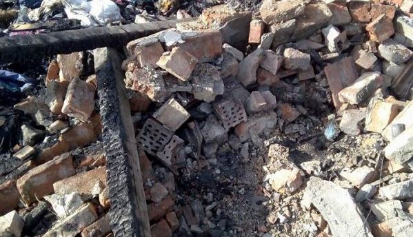 BRAȘOV. Șase oameni au rămas pe drumuri după ce casa li s-a făcut scrum 3 incendiucas2.jpg